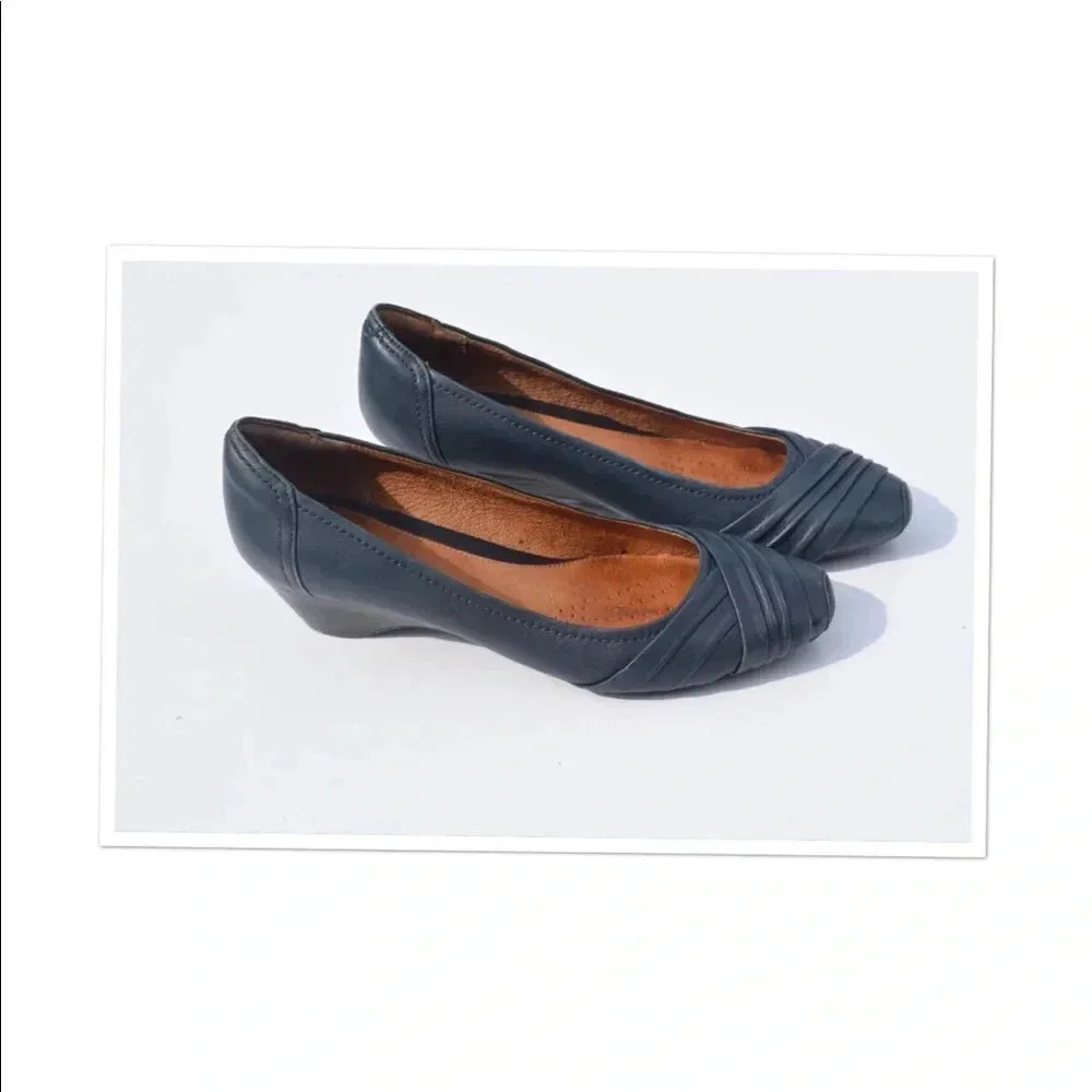 Clarks low wedges
